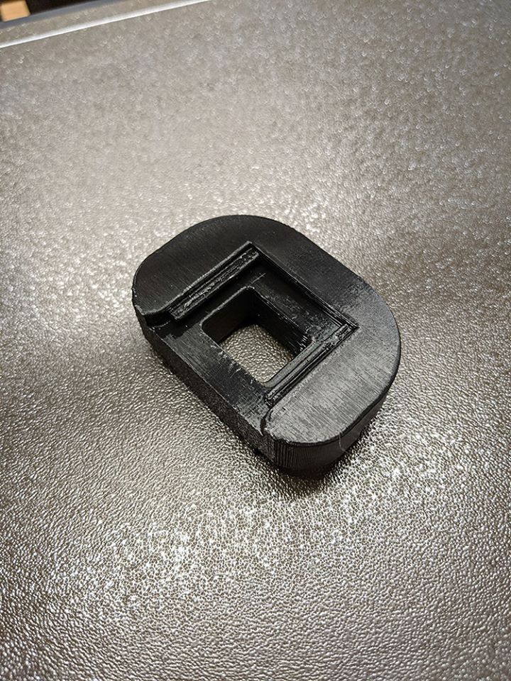 IMAGE: http://images.1kindphotography.com/sale/3d_eyecupextender2.jpg